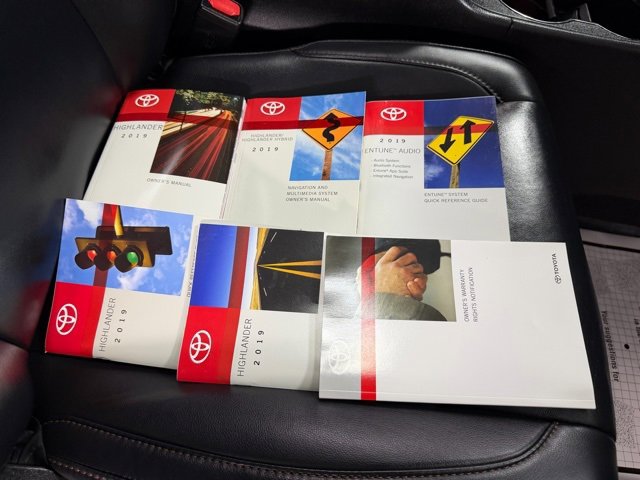 Used 2019 Toyota Highlander XLE image 29