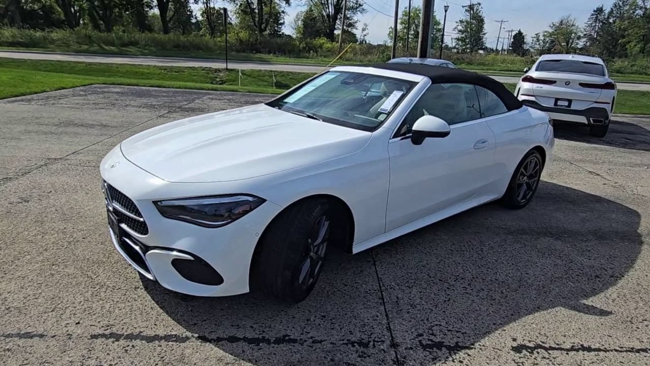 Used 2024 Mercedes-Benz CLE 300 4MATIC Cabriolet image 4