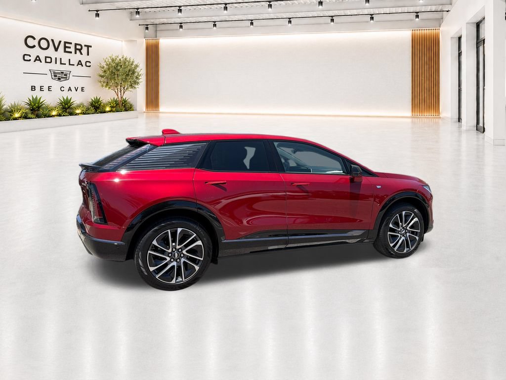 Certified 2025 Cadillac Optiq Sport 2 w/ LPO, Floor Liner Package AWD/4WD image 12