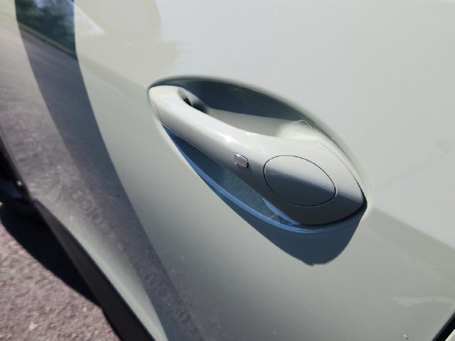 New 2026 Chevrolet Trax ACTIV w/ Sunroof Package FWD image 12