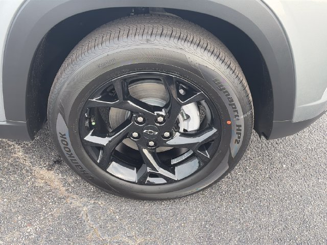 New 2026 Chevrolet Trax LT w/ Sunroof Package FWD image 11
