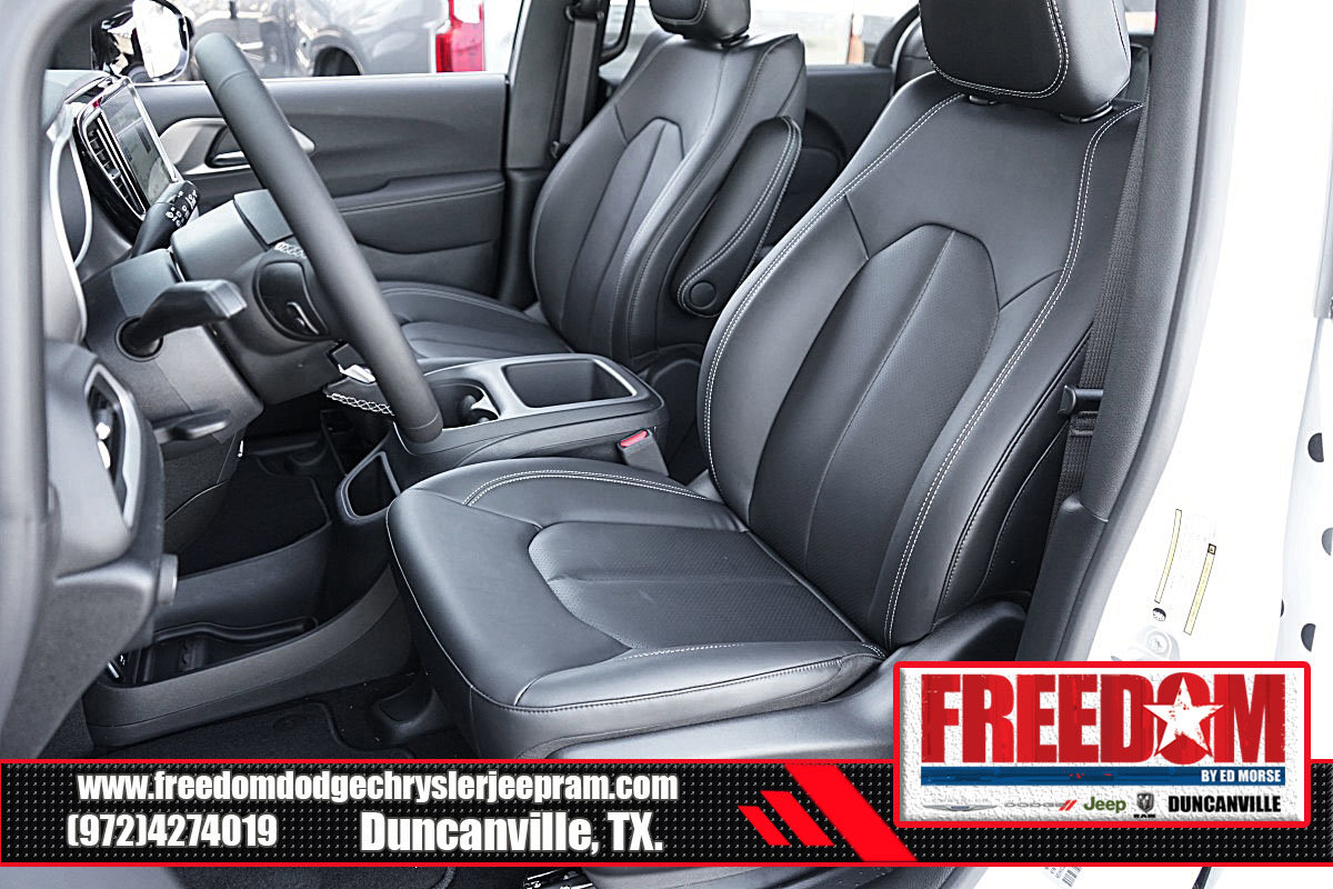 New 2025 Chrysler Voyager LX FWD image 13