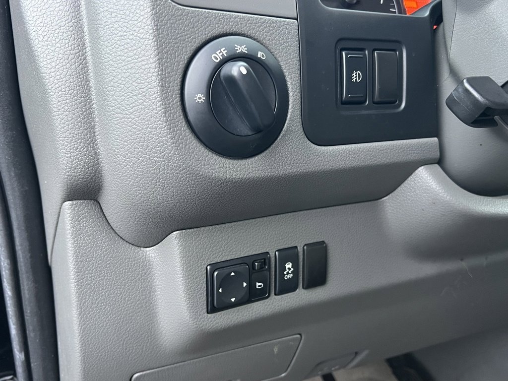 Used 2019 Nissan NV 3500 SL image 14