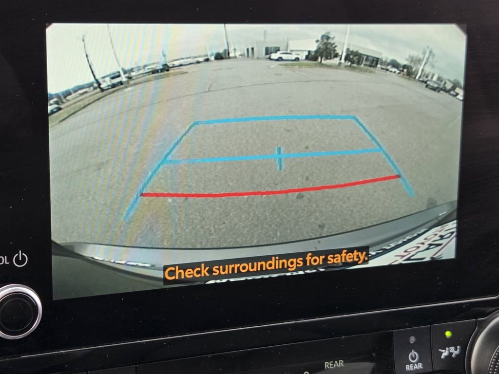 Used 2025 Toyota Highlander XLE image 18