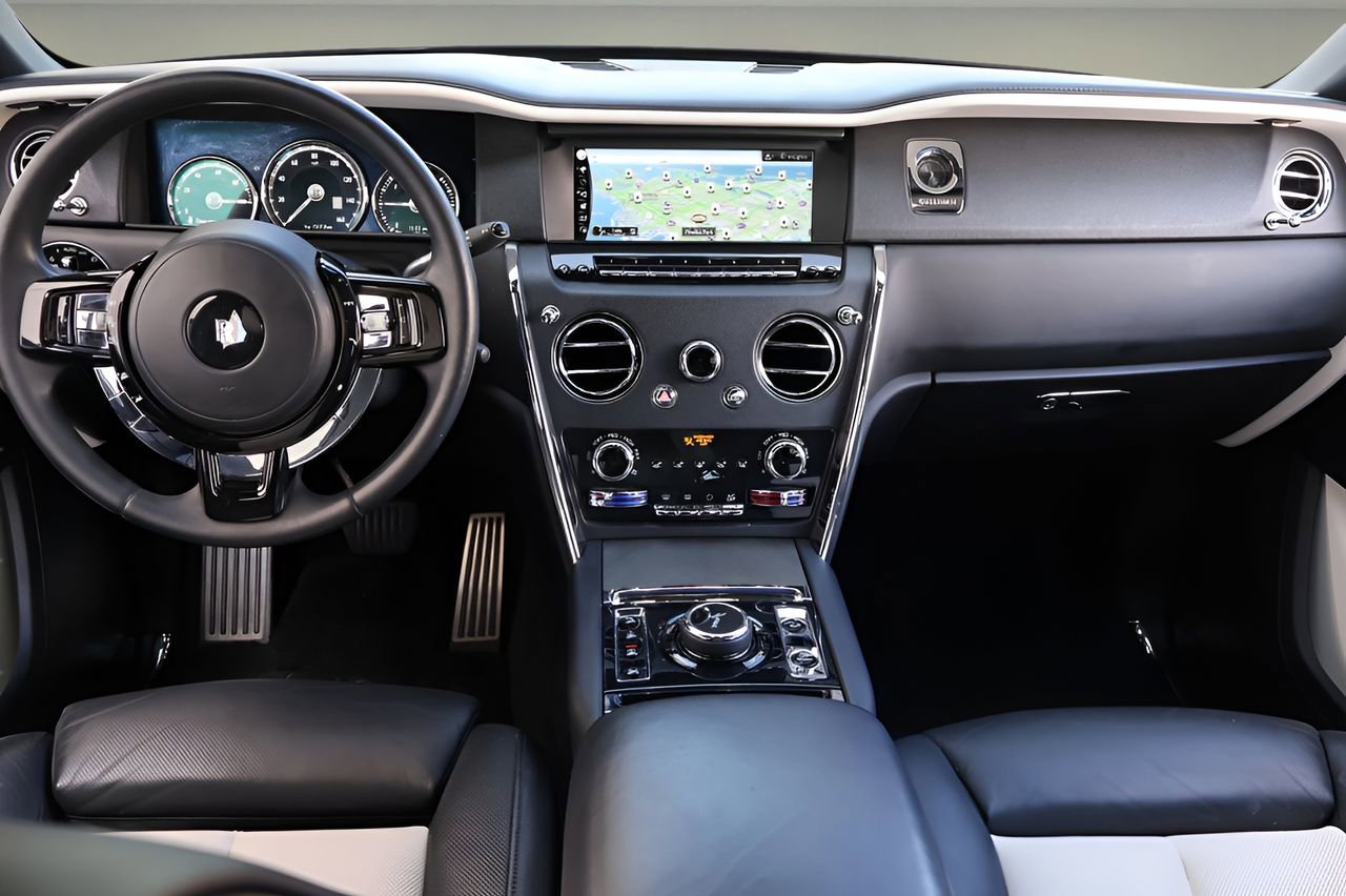 Certified 2022 Rolls-Royce Cullinan AWD/4WD image 4