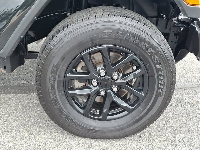 Certified 2023 Jeep Gladiator Sport AWD/4WD image 11