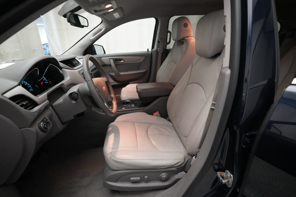Used 2016 Chevrolet Traverse LT FWD image 7