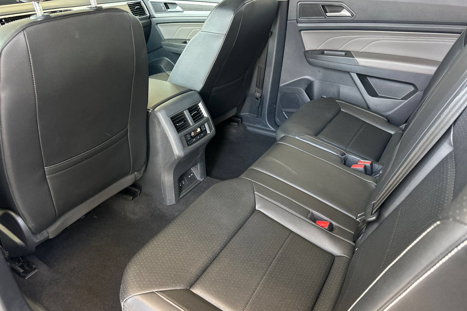 Used 2023 Volkswagen Atlas SE FWD image 12