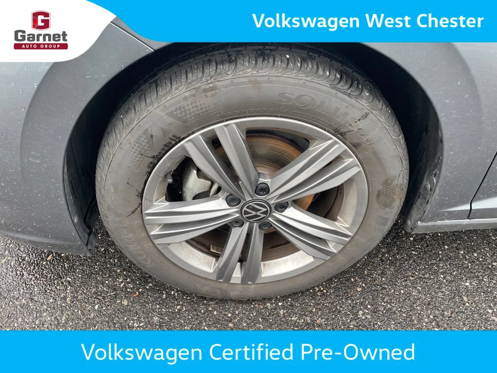 Certified 2024 Volkswagen Jetta SE w/ Panoramic Sunroof Package FWD image 17