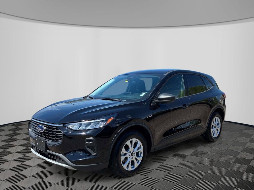 Used 2025 Ford Escape Active w/ Cold Weather Package FWD image 1