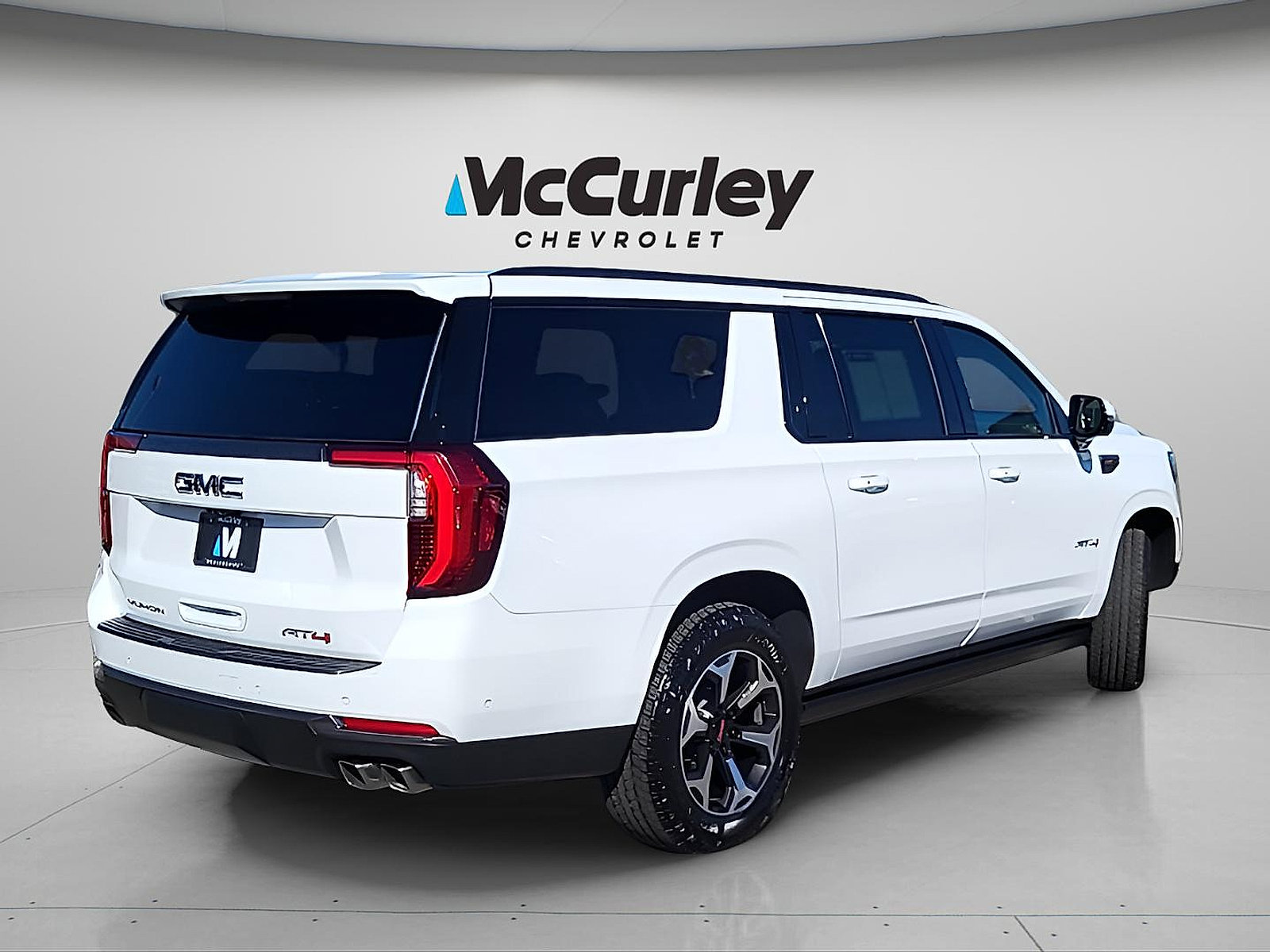 Used 2025 GMC Yukon XL AT4 Ultimate AWD/4WD image 7