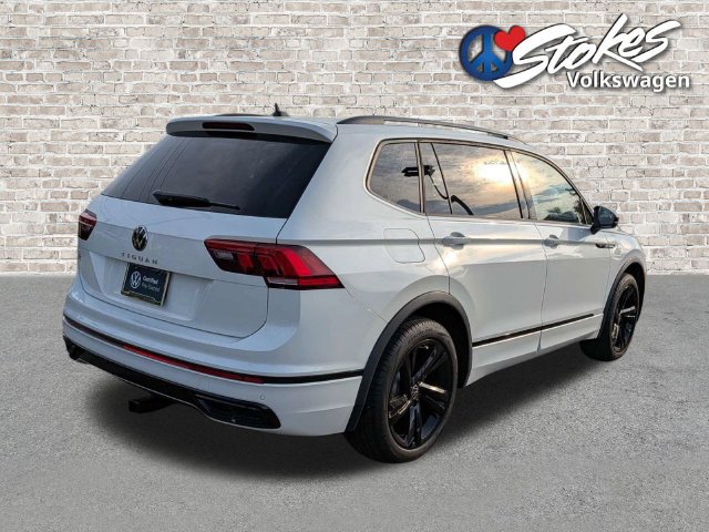 Certified 2024 Volkswagen Tiguan SE R-Line FWD image 4