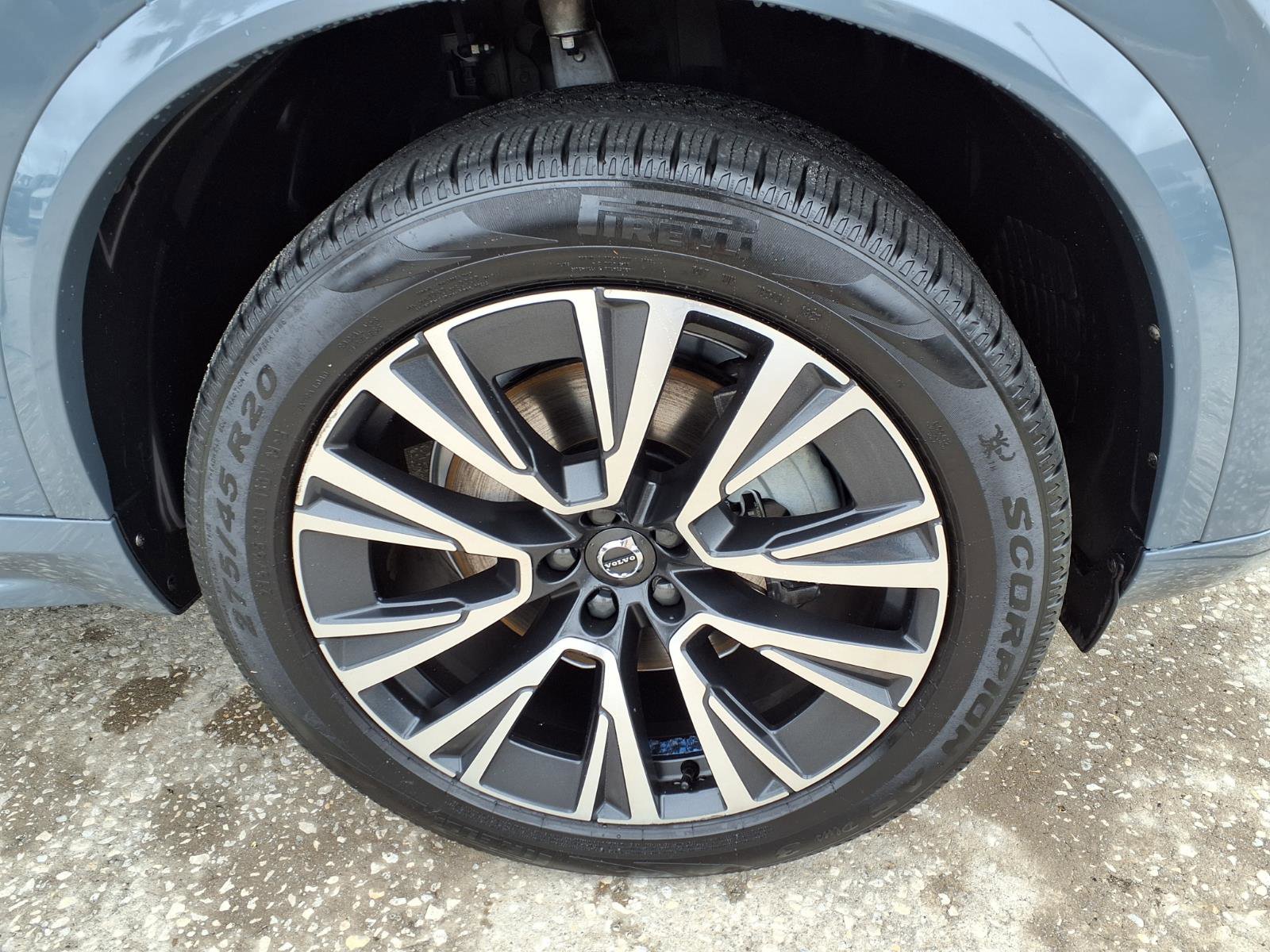 Used 2020 Volvo XC90 T5 Momentum w/ Protection Package Premier image 9