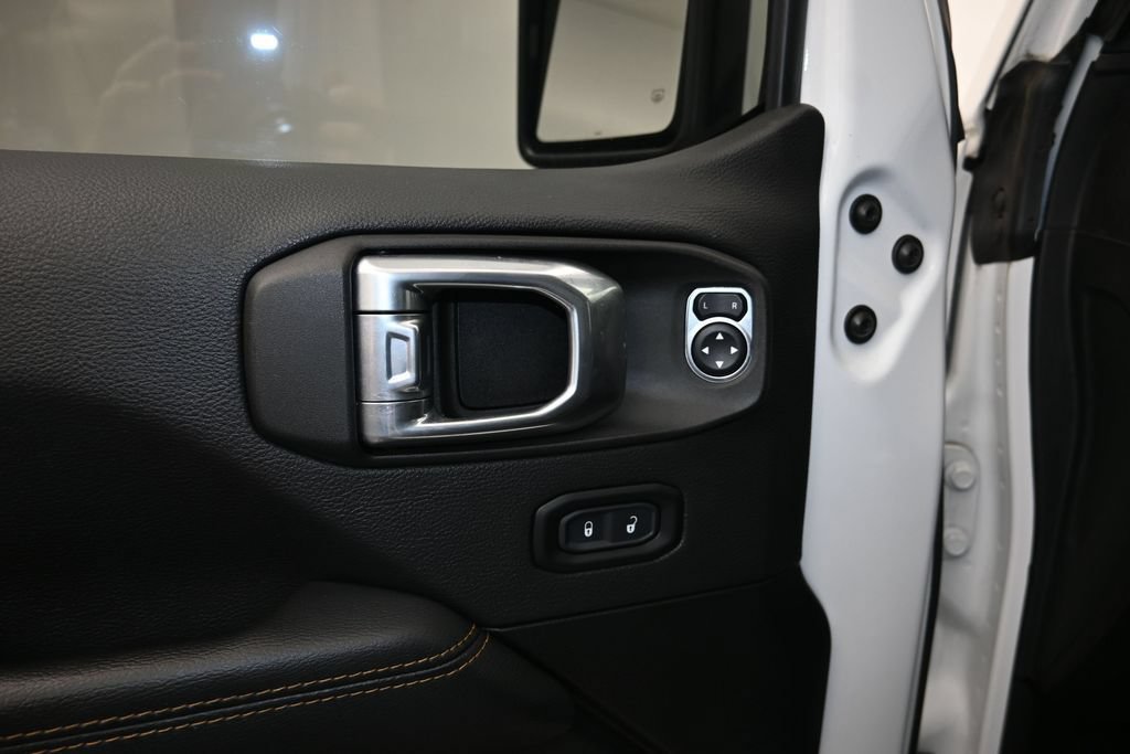 Used 2021 Jeep Gladiator Overland AWD/4WD image 11