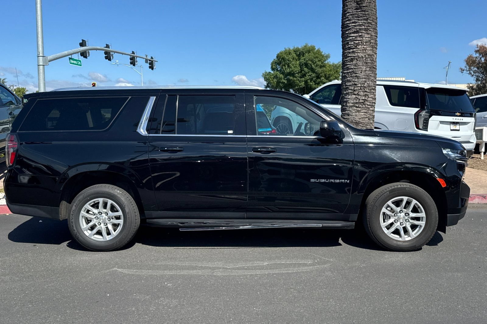 Used 2024 Chevrolet Suburban LT AWD/4WD image 4