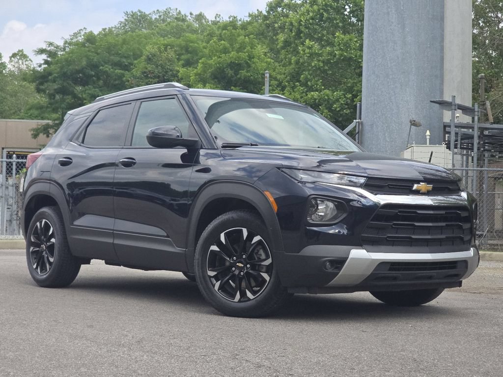 Used 2021 Chevrolet TrailBlazer LT w/ Convenience Package FWD image 2