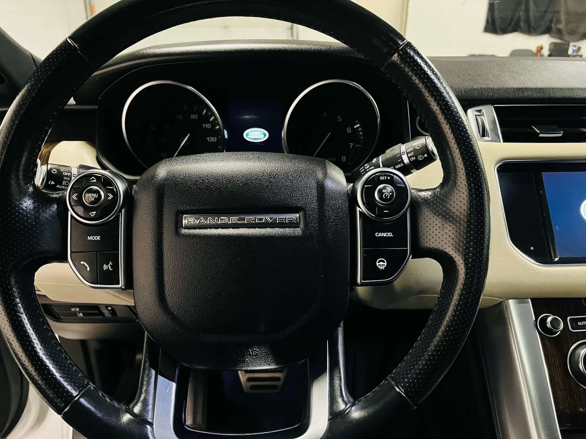 Used 2015 Land Rover Range Rover Sport HSE AWD/4WD image 17