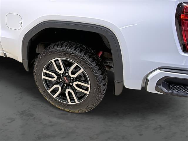 Used 2024 GMC Sierra 1500 AT4 w/ Technology Package AWD/4WD image 11