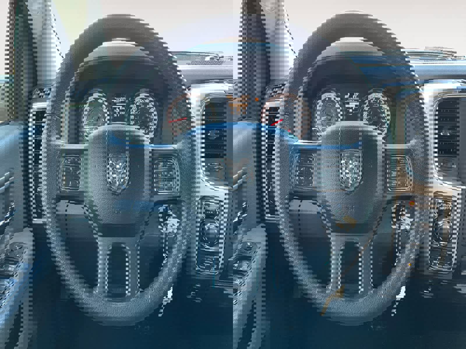 Used 2018 RAM 1500 Classic SLT image 14