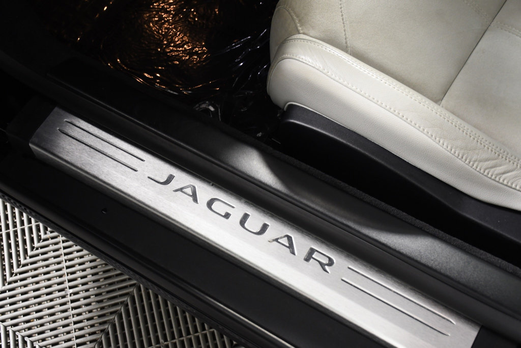 Used 2018 Jaguar F-TYPE Coupe RWD image 18
