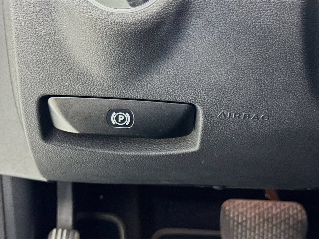 Used 2010 Mercedes-Benz E 350 Sedan image 11