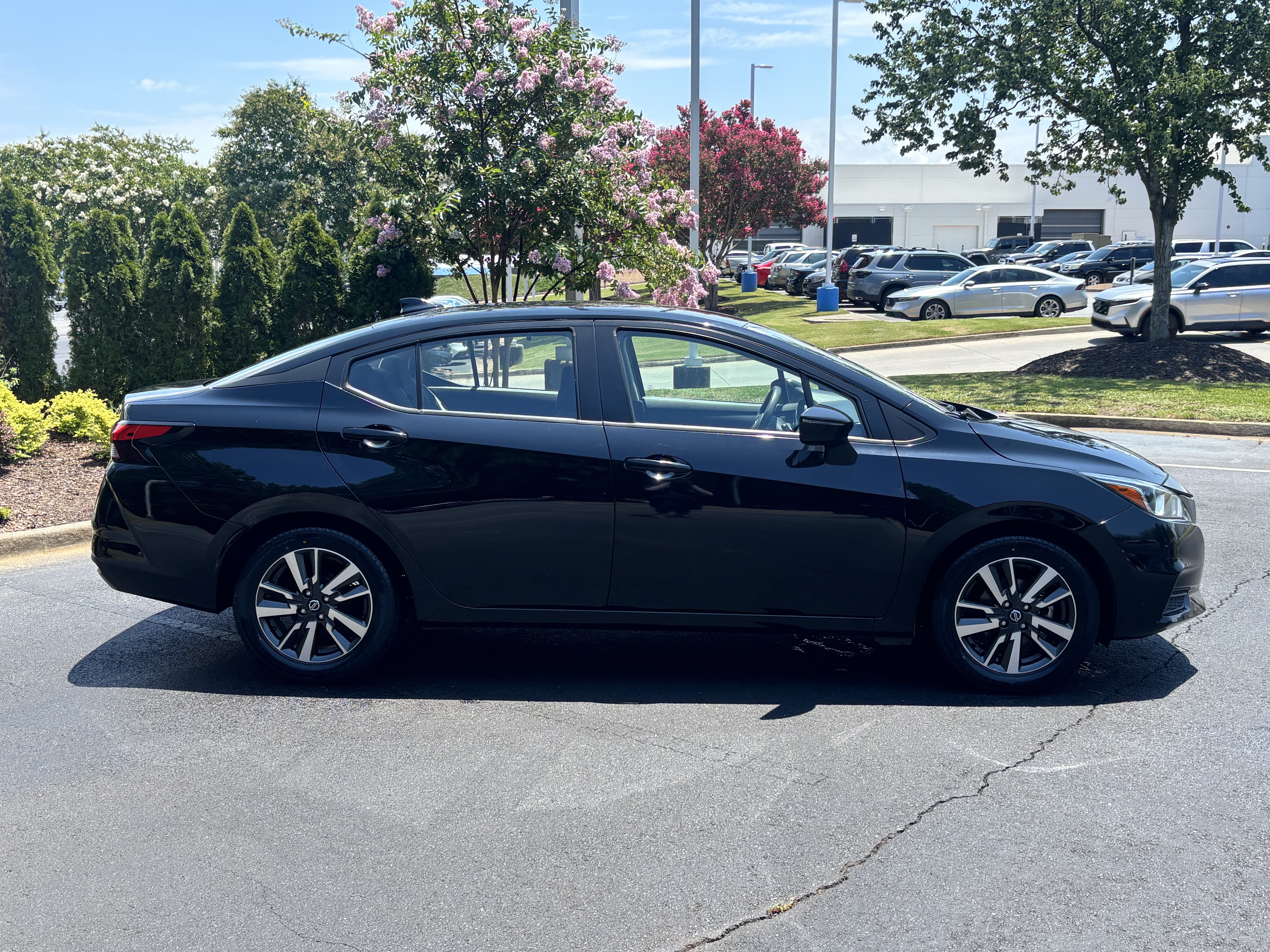 Used 2021 Nissan Versa SV FWD image 11