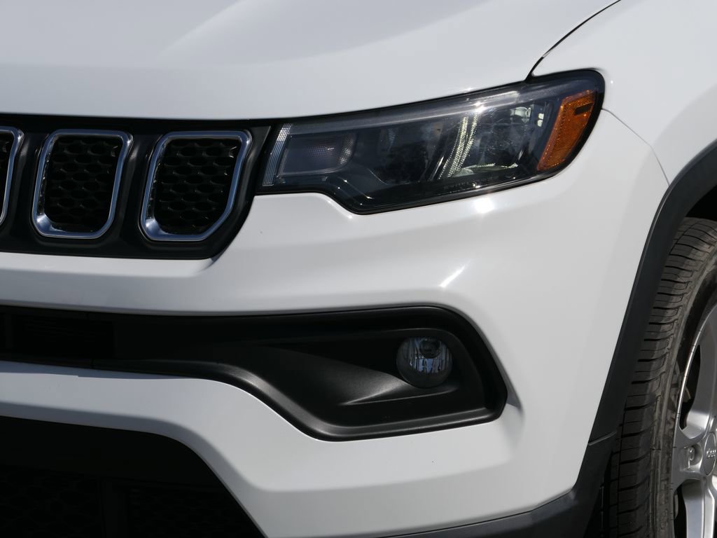 Used 2023 Jeep Compass Latitude image 9