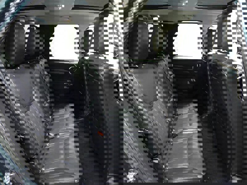 Used 2017 Land Rover Discovery HSE image 32