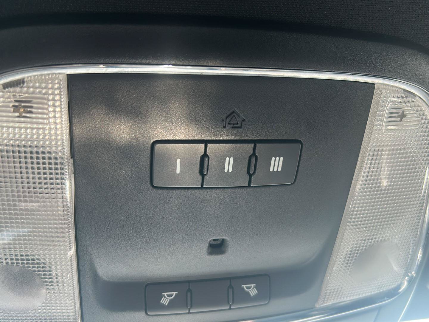 Used 2014 Chrysler 300 C RWD image 25