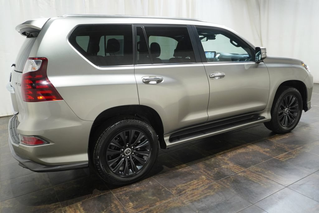 Used 2022 Lexus GX 460 Premium w/ Accessory Package AWD/4WD image 4