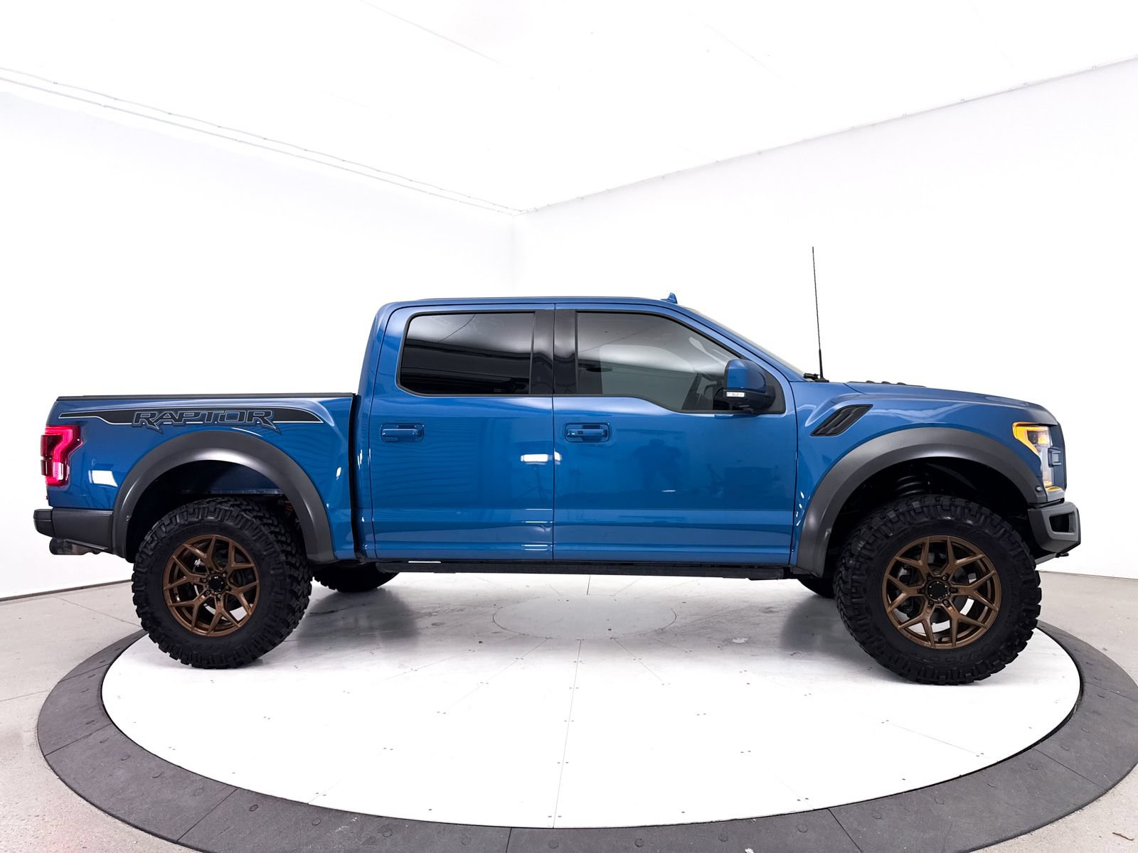 Used 2020 Ford F150 Raptor w/ Equipment Group 802A Luxury AWD/4WD image 43
