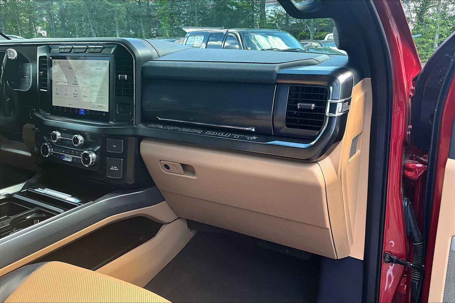 Used 2024 Ford F250 Lariat w/ Chrome Package image 17