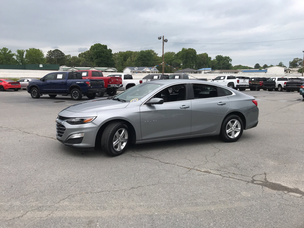 Used 2024 Chevrolet Malibu LS w/ Driver Confidence Package FWD image 2