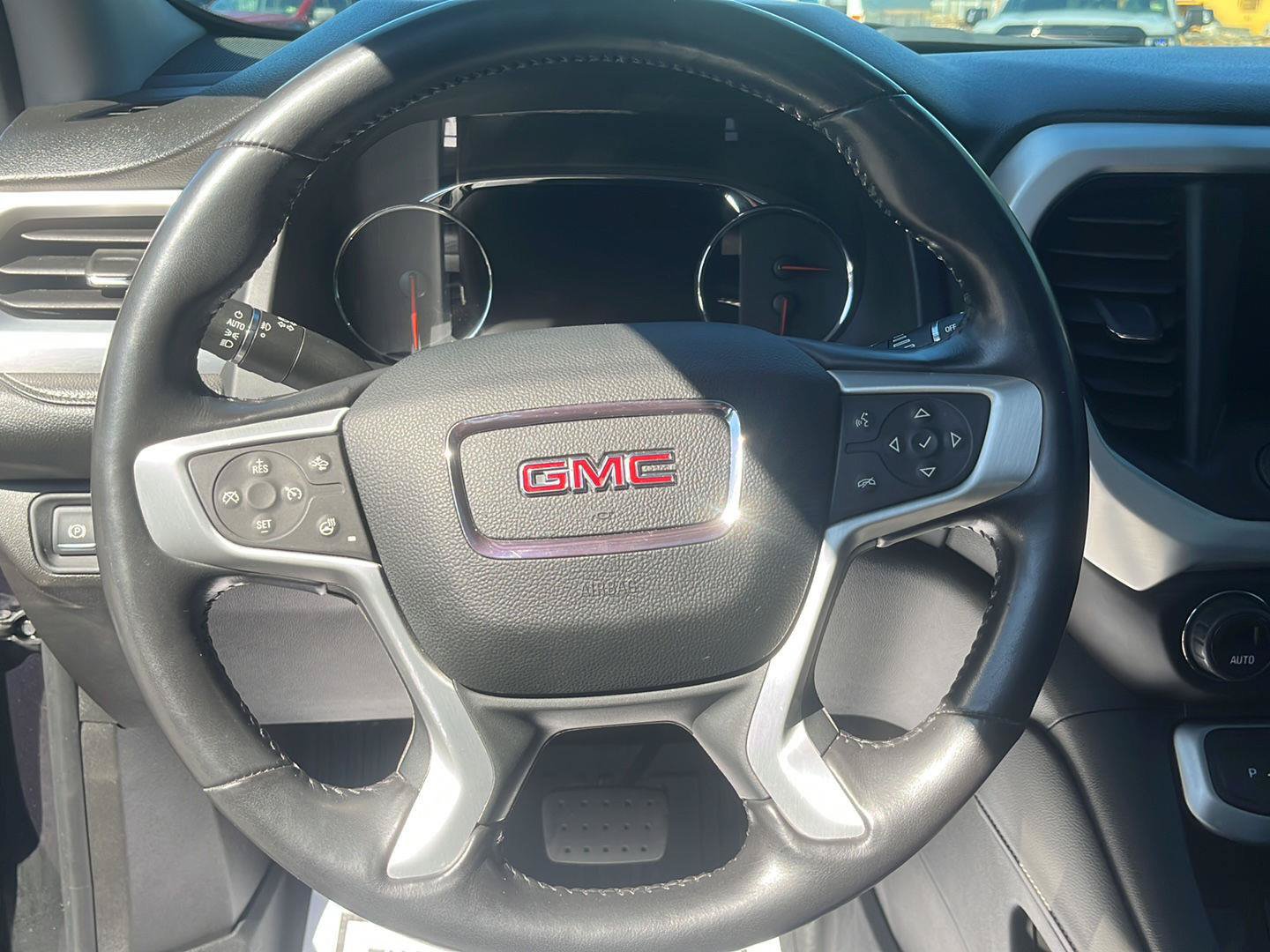 Certified 2021 GMC Acadia SLT w/ Technology Package AWD/4WD image 17