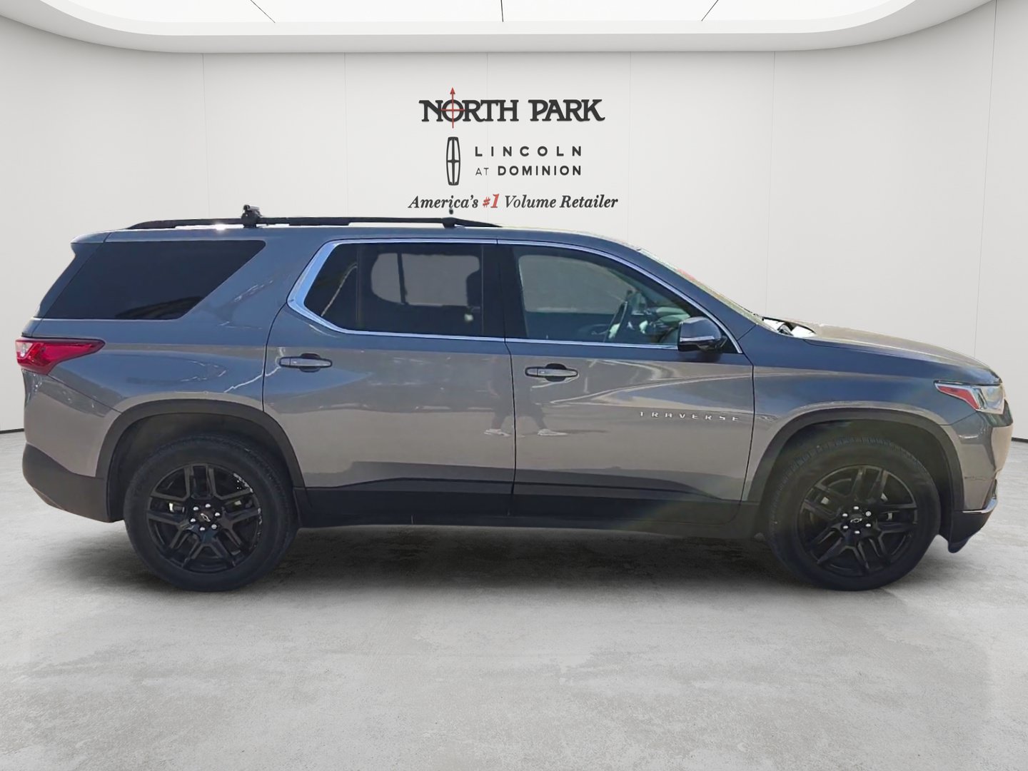 Used 2019 Chevrolet Traverse LT FWD image 6