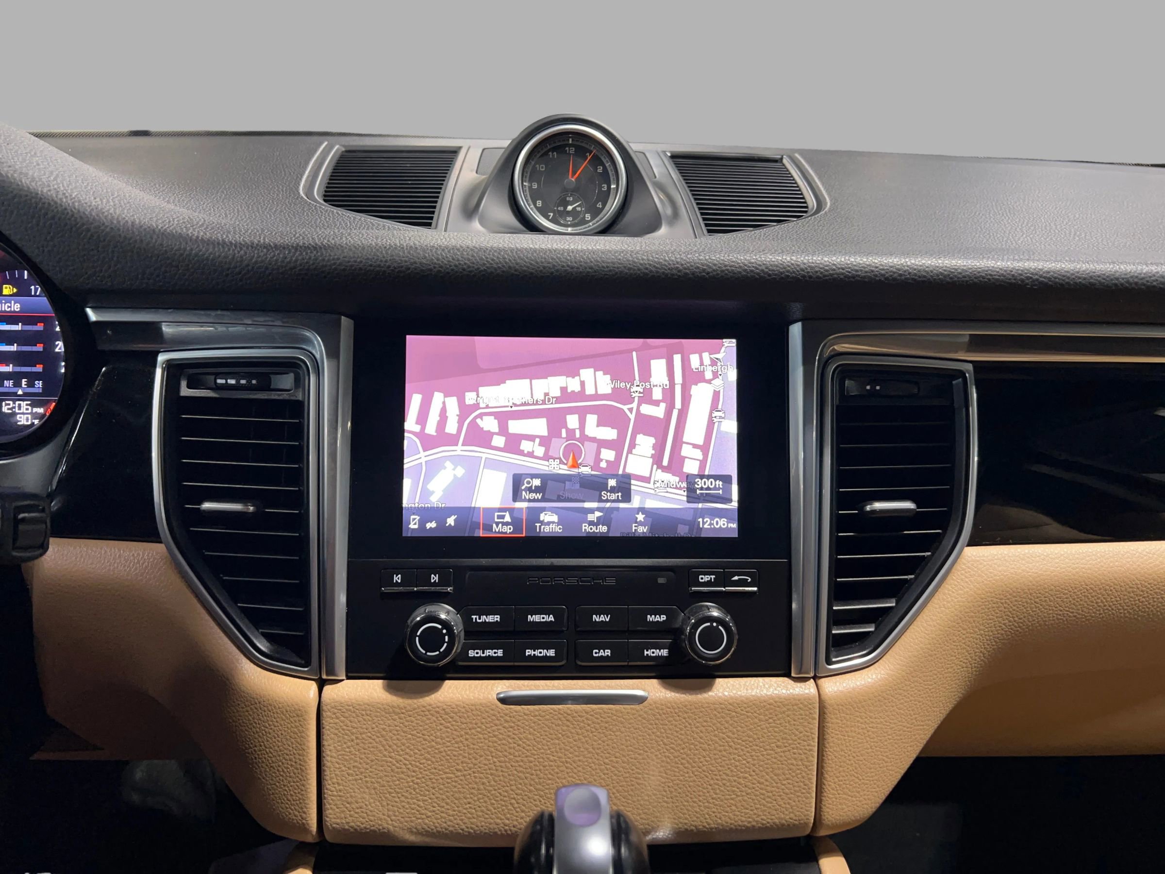 Used 2017 Porsche Macan S image 29