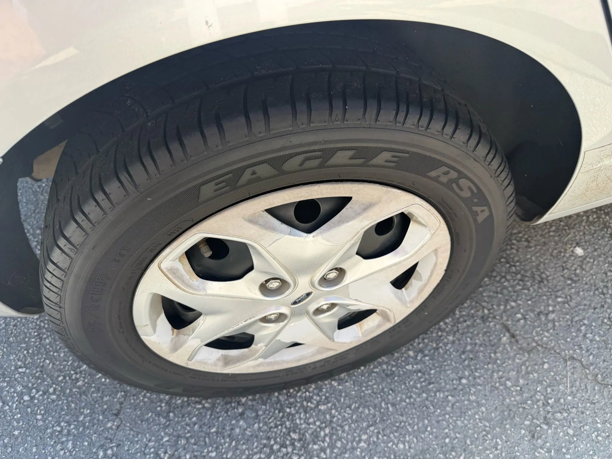 Used 2013 Ford Fiesta SE w/ Super Fuel Economy Pkg FWD image 10