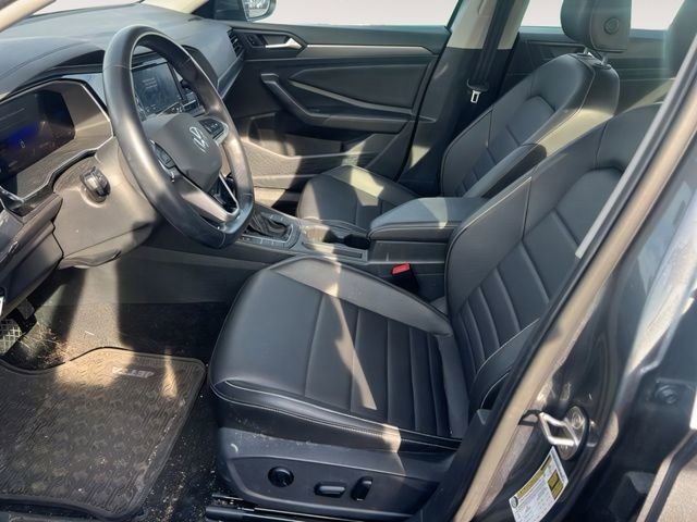 Used 2022 Volkswagen Jetta SE w/ Panoramic Sunroof Package image 9