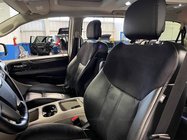 Used 2012 Chrysler Town & Country Limited w/ Luxury Group FWD image 21