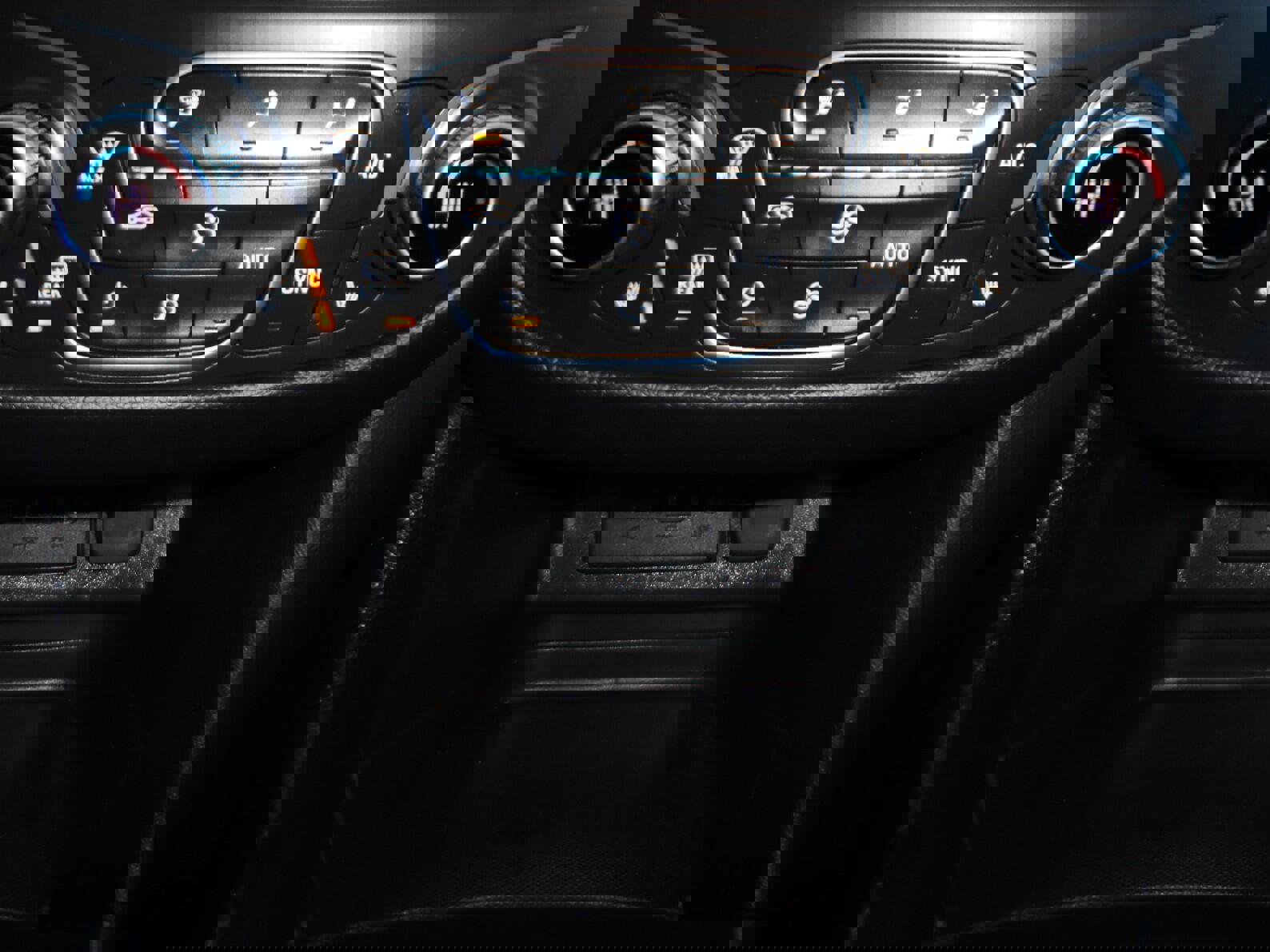 Used 2019 Chevrolet Equinox LT w/ Driver Convenience Package image 13