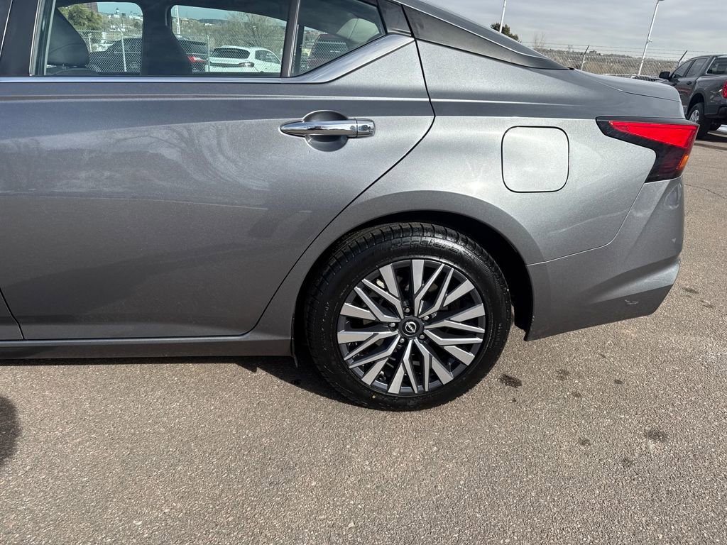 Used 2024 Nissan Altima 2.5 SV image 32