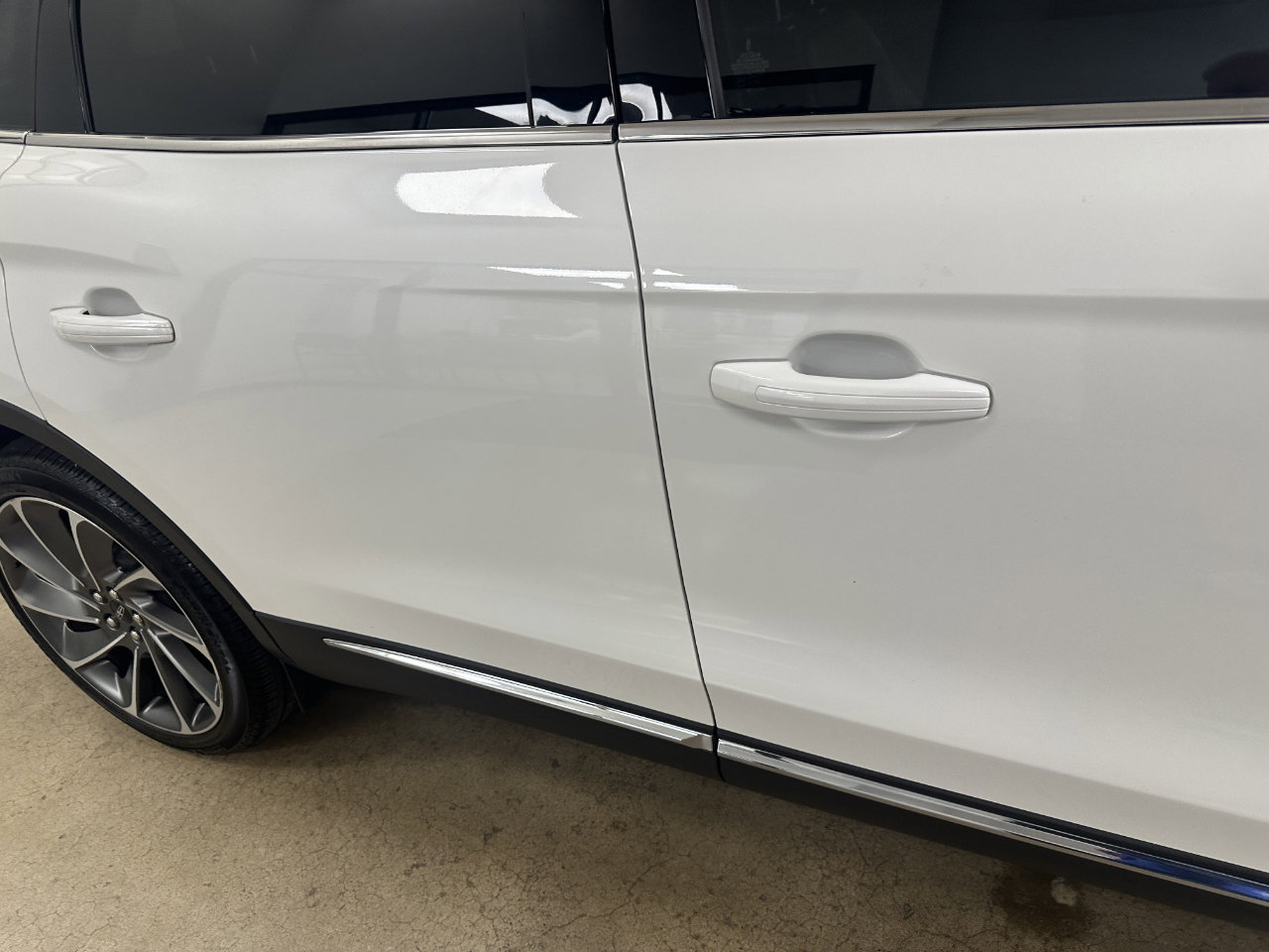 Used 2023 Lincoln Nautilus Reserve w/ Equipment Group 202A image 16