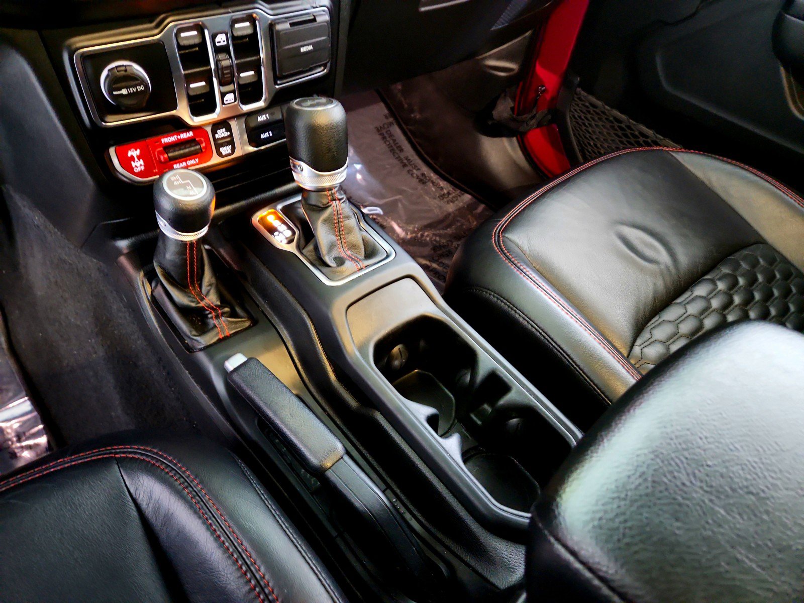 Used 2021 Jeep Wrangler Unlimited Rubicon w/ Xtreme Recon 35" Tire Package image 15