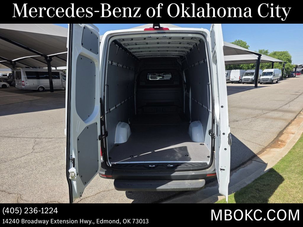Used 2025 Mercedes-Benz Sprinter 2500 image 11