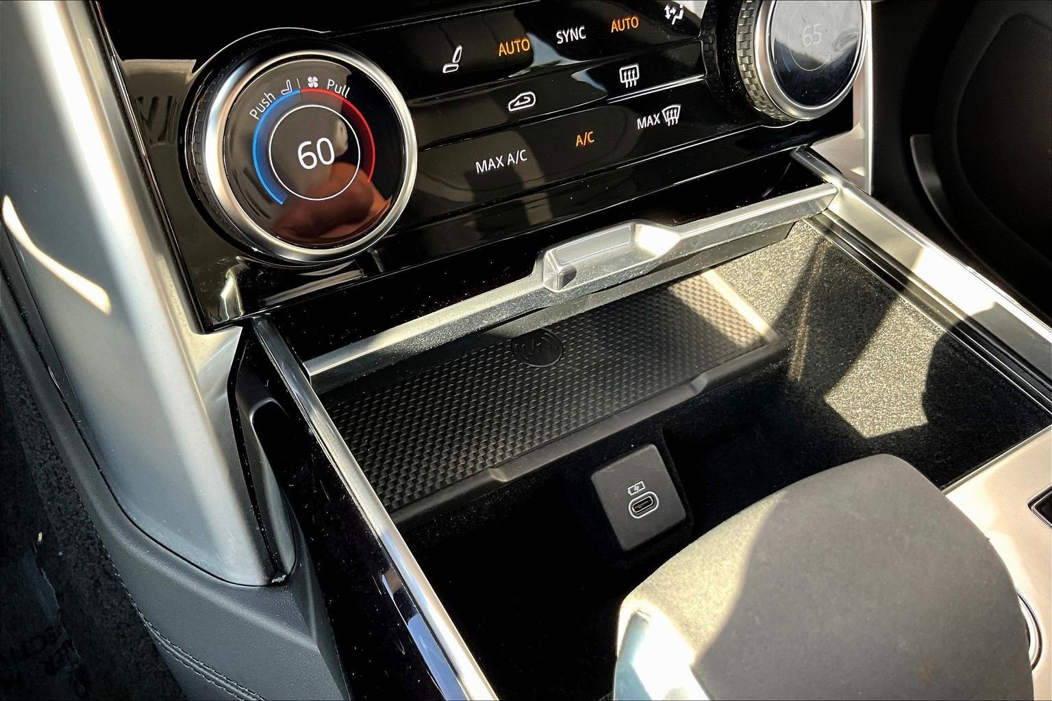 Used 2023 Land Rover Range Rover SE image 32