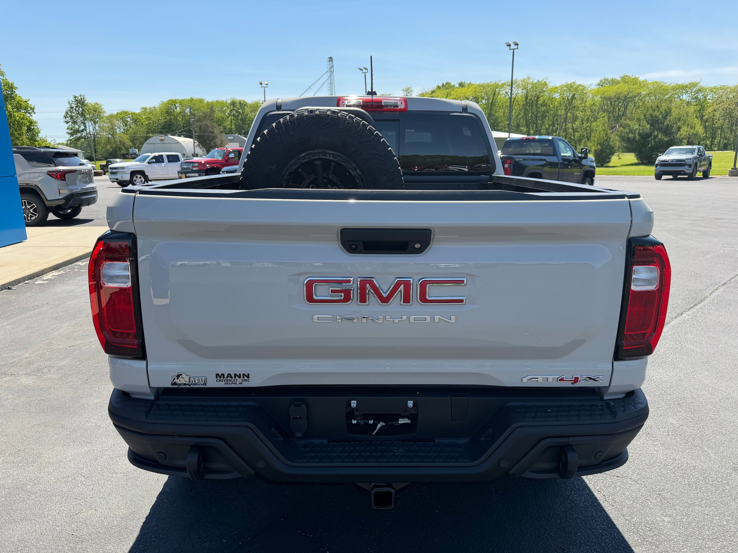 Used 2026 GMC Canyon AT4X w/ AT4X AEV Edition AWD/4WD image 9