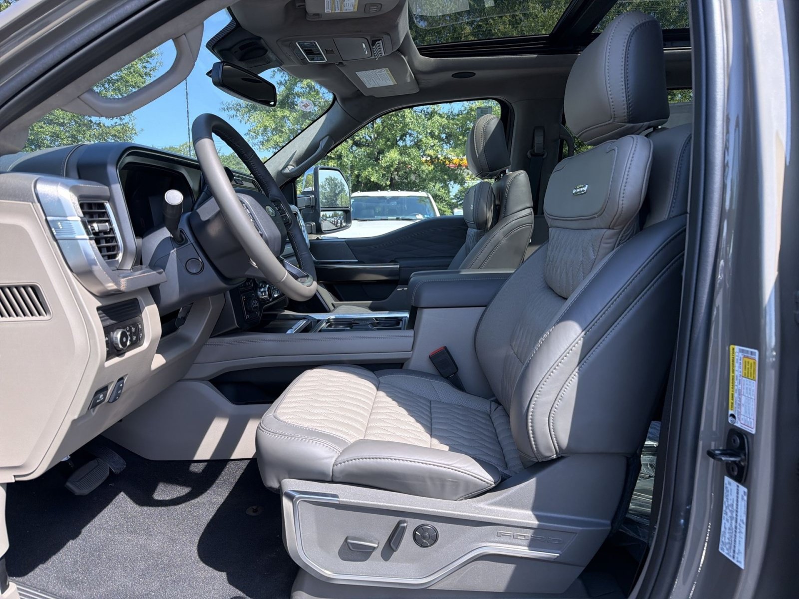 New 2026 Ford F350 Platinum w/ Platinum Plus Package AWD/4WD image 24
