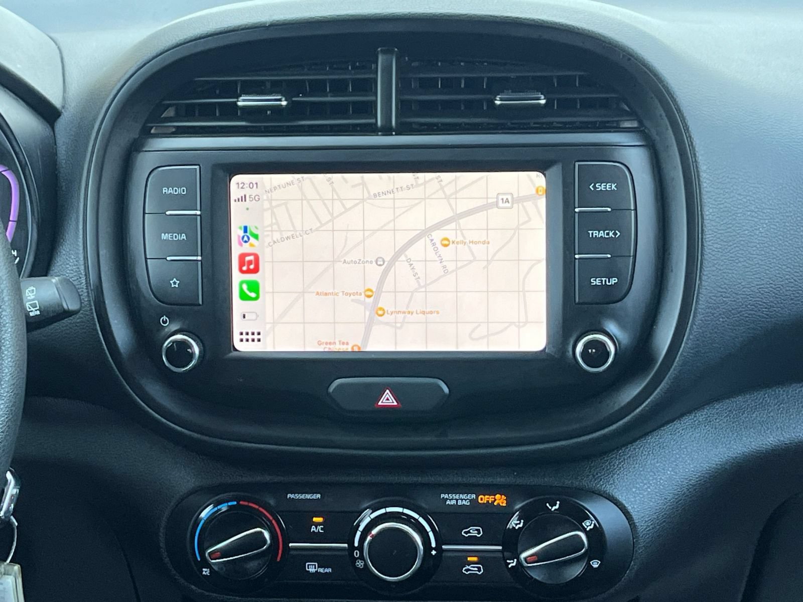Used 2025 Kia Soul LX w/ LX Technology Package FWD image 14