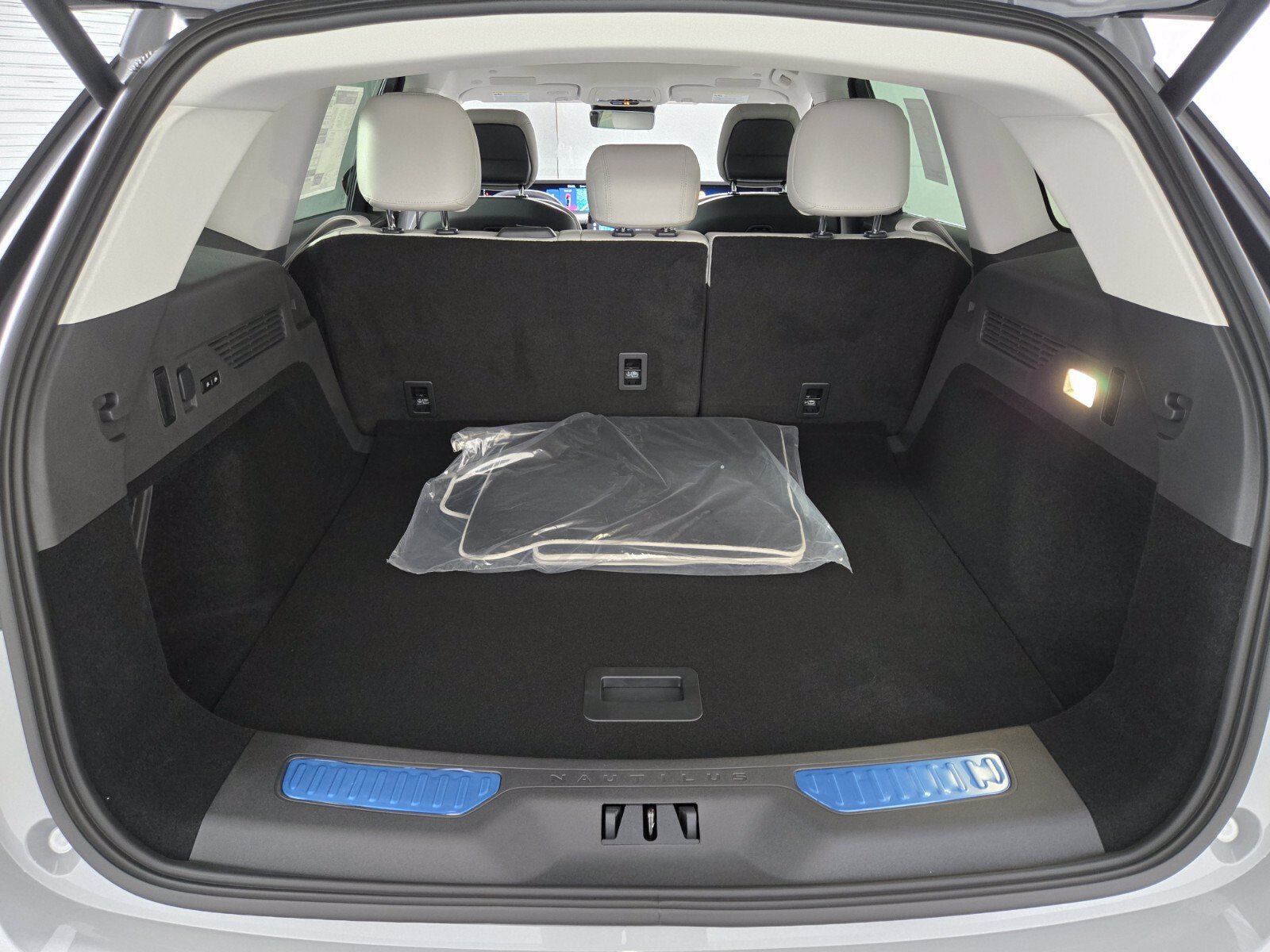 New 2026 Lincoln Nautilus Reserve AWD/4WD image 18