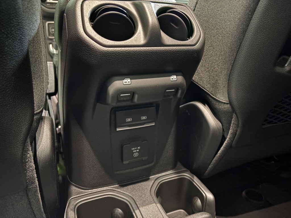 Used 2025 Jeep Wrangler Rubicon w/ Technology Group image 26